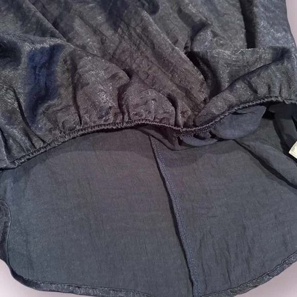 Elegant Women's Sage The Label Navy Blue Deep V Bell Sleeve Blouse Size Medium - Picture 8 of 14